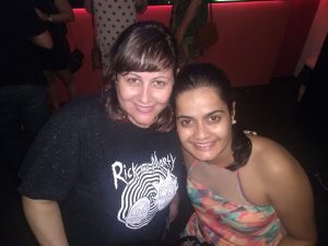 As amigas Silmara e Tábita curtiram mais uma noite de rock no Corleone Music Hall