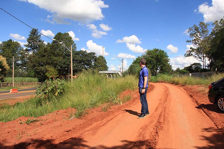 Motoristas estão desviando do pedágio pela estrada de terra