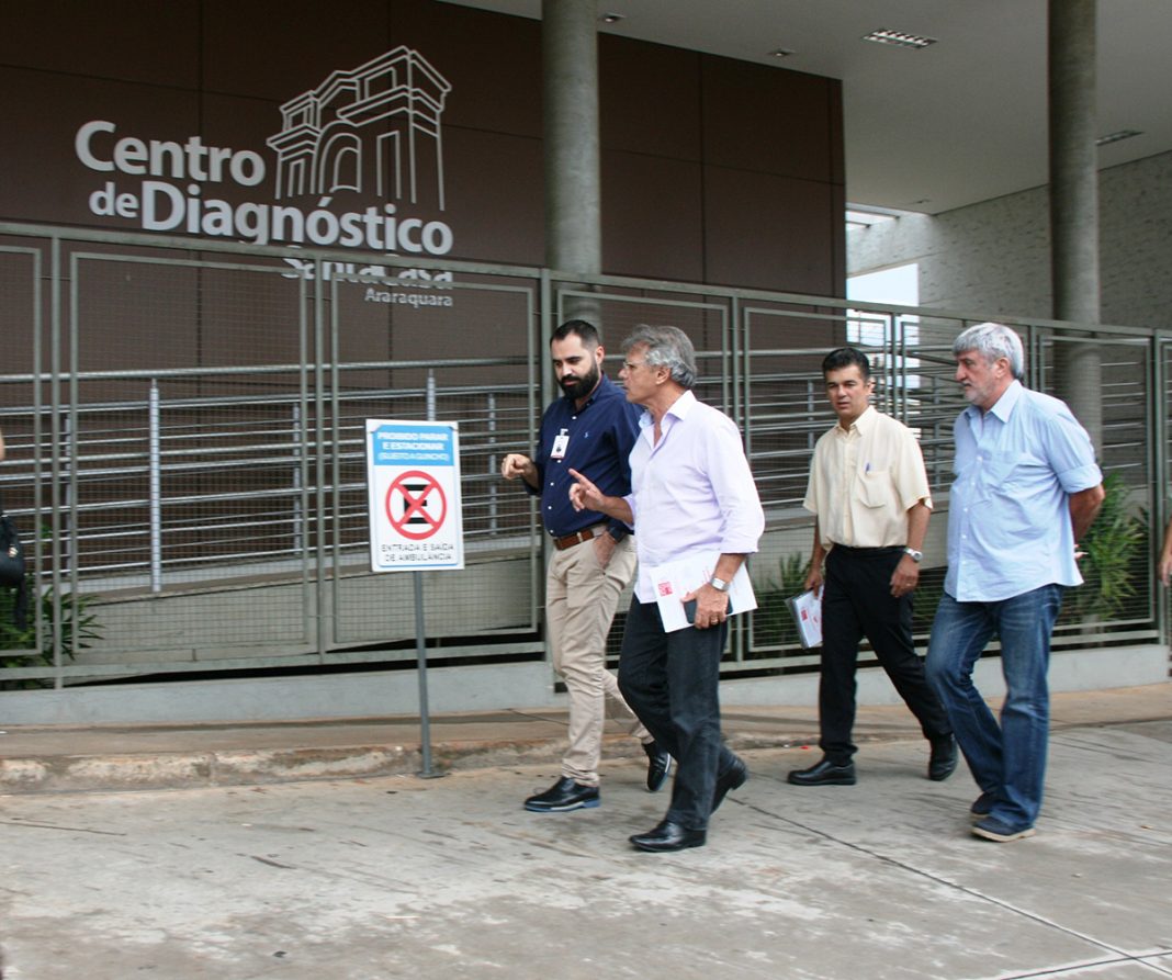 Os parlamentares percorreram o hospital e receberam informações sobre as melhorias