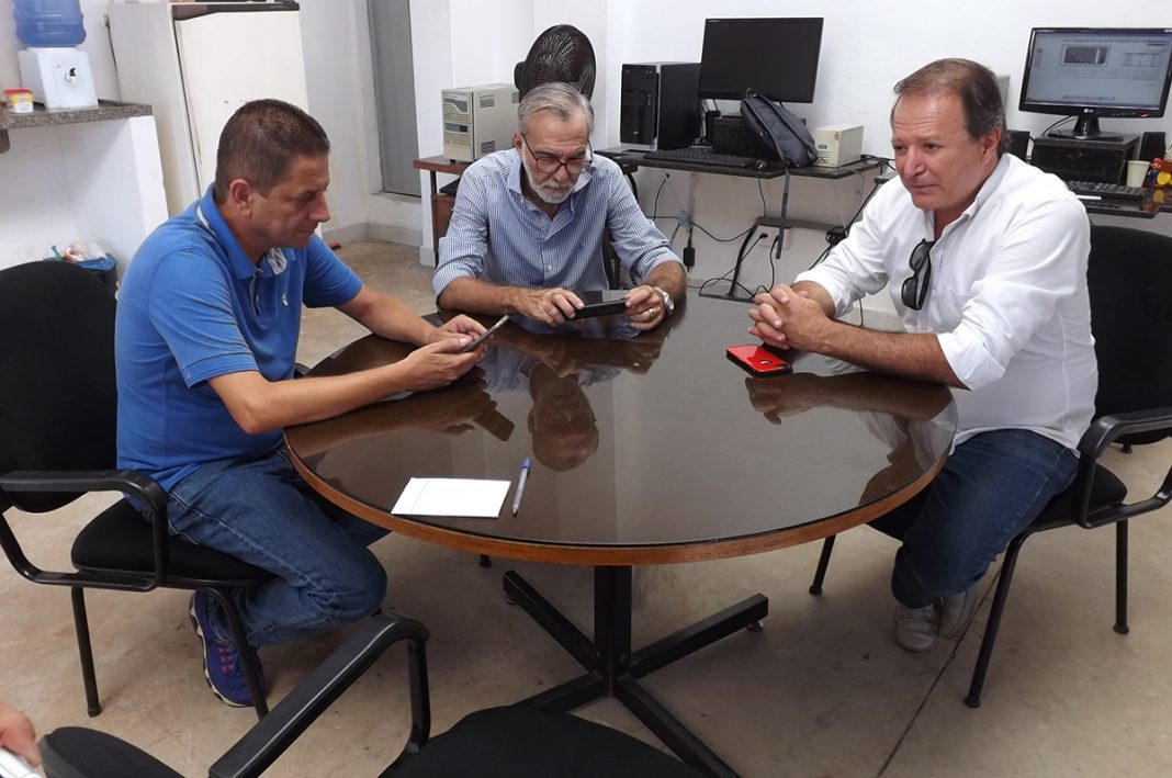 Willian Affonso com os novos companheiros de partido João Farias e Marcelo Lopes na redação no O Imparcial