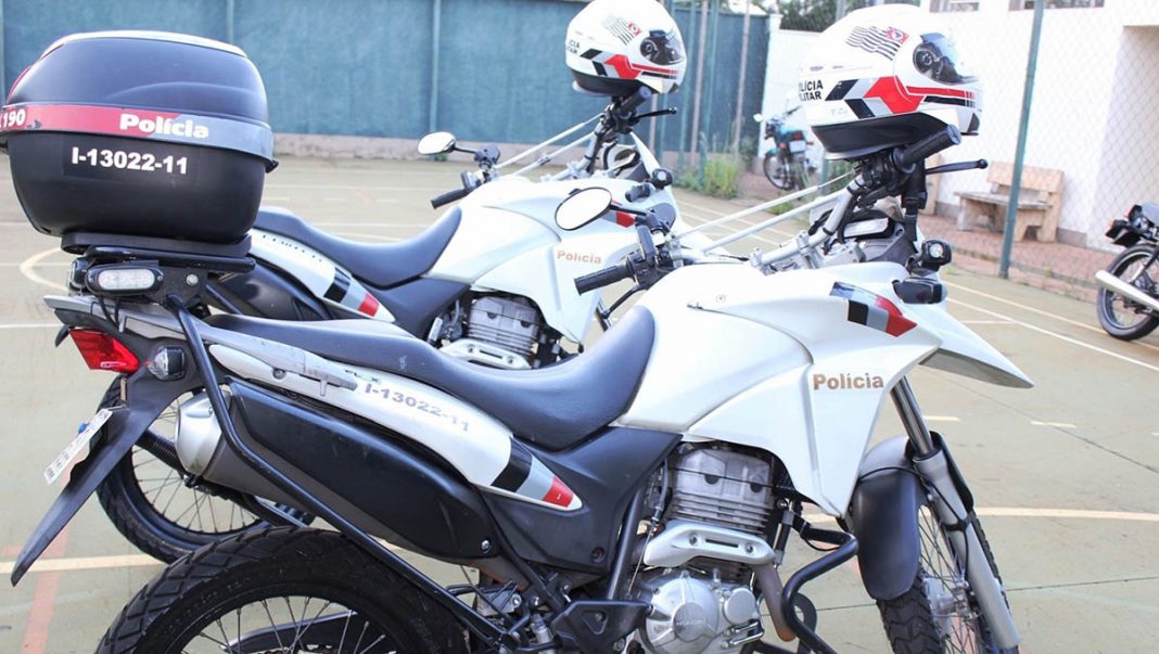 Polícia Militar recebeu denúncias através do 190 e enviou as motos da equipe ROCAM