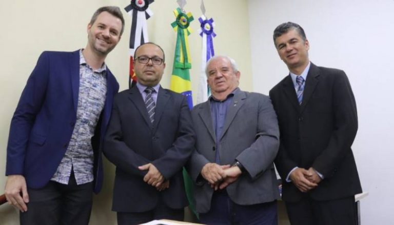 Escuridão na Praça dos Advogados é questionada em requerimento