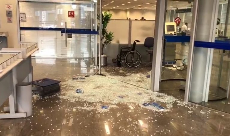 Assaltantes com armas de grosso calibre  roubam Agência da Caixa  em Guariba
