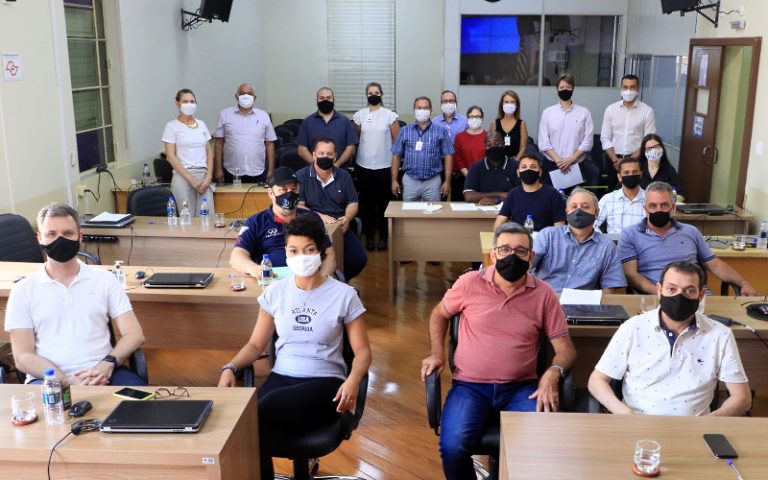 Diretoria da Santa Casa apresenta os serviços aos vereadores e pede ajuda