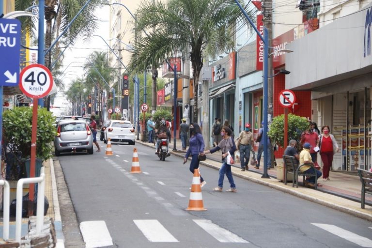 Dia dos Namorados em Araraquara: consumidores priorizam roupas e pagamento à vista