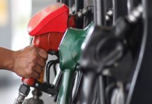 Petrobras reduz preço da gasolina em 4,9% a partir de terça-feira