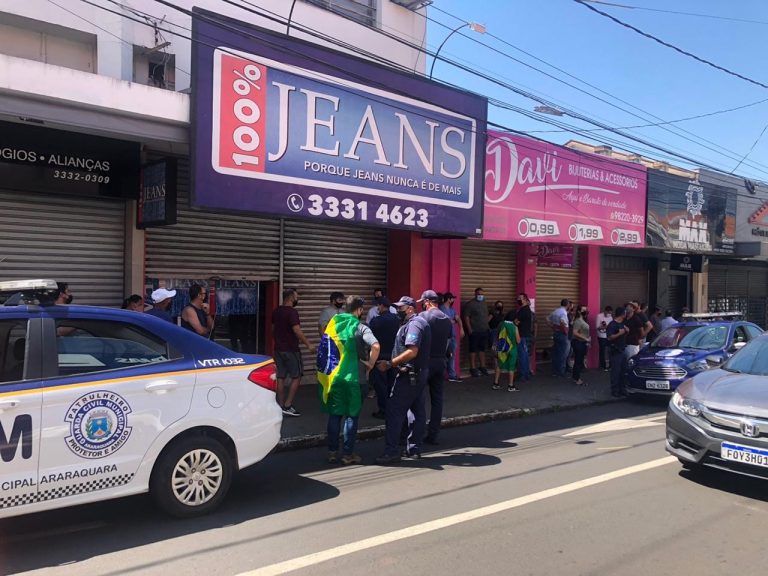 Justiça derruba multas aplicadas pela Prefeitura para os comerciantes que abriram neste sábado (27)