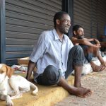 Os amigos Macalé e Ademir ‘moram’ atualmente embaixo de uma marquise na Avenida Rômulo Lupo