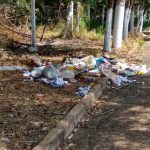 Lixo ficou jogado na área de preservação