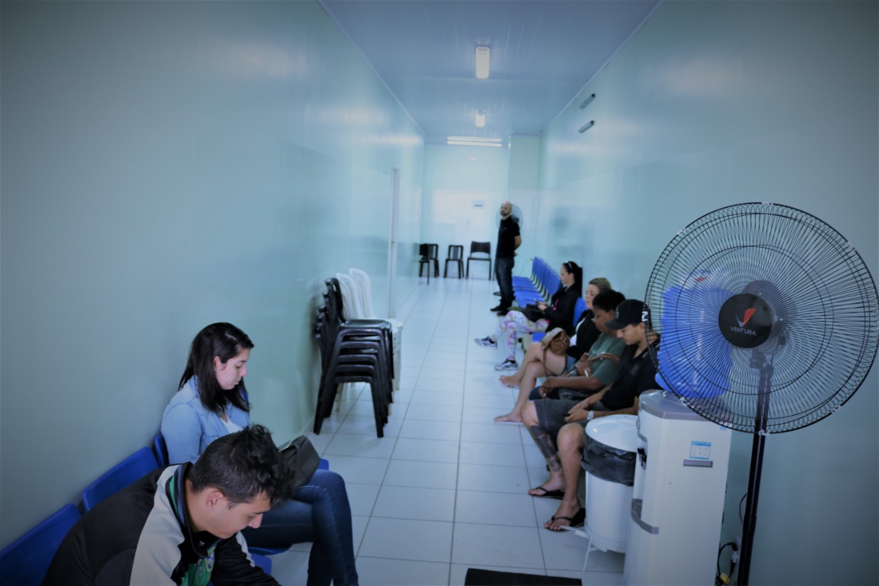 Em único dia, local já atender 93 casos de dengue. Foto: Adriel Manente