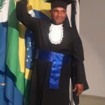 Driblando críticas e preconceito, o vereador recebeu diploma nesta semana
