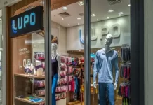 Robôs fazem apresentação especial no Shopping Lupo em Araraquara na campanha de Natal da Lupo