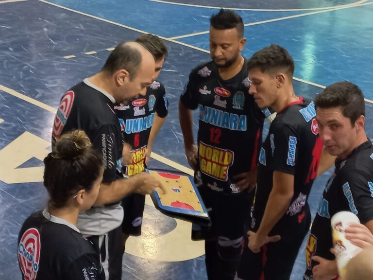 Depois de golear o Dobrada, Futsal masculino vai enfrentar o São José dos Campos, pelos Regionais