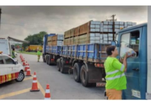 Cetesb fiscaliza 38 mil veículos e autua 629 por fumaça preta nas rodovias de SP