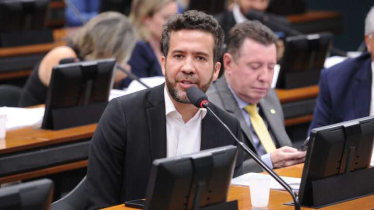 PGR envia pedido de extinção do PL, partido de Bolsonaro