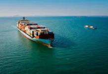 Trump fecha acordos favoráveis aos EUA e evita retaliação por tarifaço