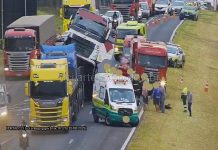 Motorista morre prensado entre duas carretas em engavetamento na Rodovia Washington Luís