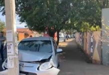 Morre idoso que bateu carro em poste depois de sofrer AVC