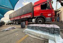 Caminhoneiro é flagrado transportando 400 kg de cocaína na Washington Luís