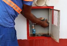 Números de cortes de água e de famílias vulneráveis afetadas são questionados por vereadora