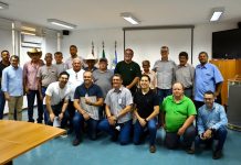 Prefeito recebe agricultores e reforça apoio na busca pelos títulos de suas terras