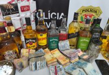 Polícia de Ibitinga apreende bebidas falsificadas, drogas e R$ 51 mil em operação em estabelecimento