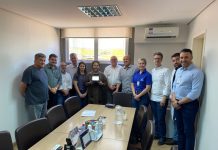 Colaborador da Santa Casa de Araraquara recebe placa de moção