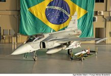 SAAB confirma que caças Gripen da Colômbia serão montados em Gavião Peixoto