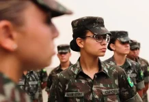 Exército faz seleção para alistamento militar de homens e mulheres