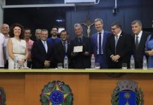 Comenda Mérito Farmacêutico é entregue a Jéferson Luis Yashuda