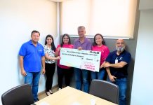Representantes da 5ª Corrida e Caminhada Outubro Rosa entregam valor ao CORA