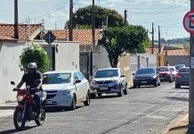 Vereador sugere limitar estacionamento a apenas um dos lados em ruas do Vale do Sol