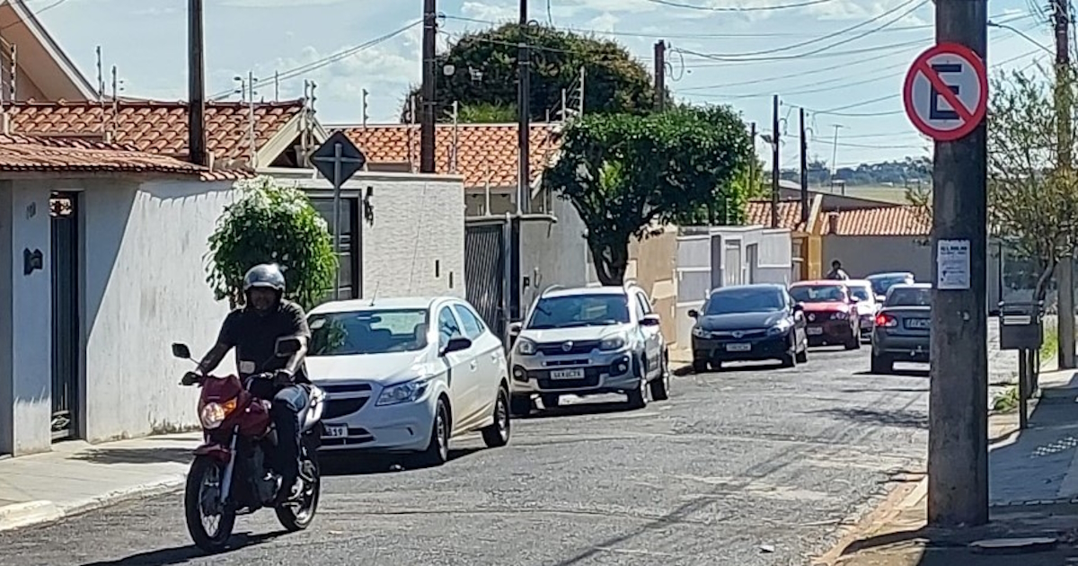 Indicação sugere limitar estacionamento a apenas um dos lados em ruas do Vale do Sol_1