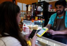 Rendimento no Brasil atinge recorde de R$ 3.652 e taxa de desocupação repete o menor índice desde 2012