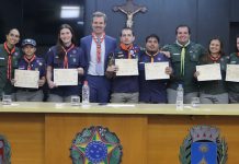Diploma Mérito Escoteiro é entregue a seis integrantes do Grupo Escoteiro Araraquara