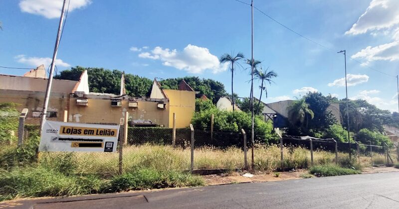 Alcindo Sabino - Resp Requ 179 - Antigo Tropical Shopping permanece abandonado enquanto Município tenta assumir imóvel - revisado