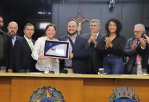 OAB Araraquara recebe, em Sessão Solene, Diploma de Honra ao Mérito