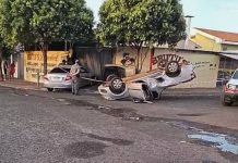 Carro capota em acidente no Jardim Diamante