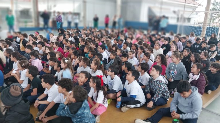 Teatro de fantoches da Polícia Militar leva conscientização sobre o trânsito a alunos em Araraquara