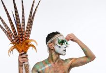 Tem performance inspirada em Ney Matogrosso na sexta-feira (26) da SLAMC