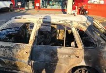 Carro é consumido pelo fogo na Bento de Abreu