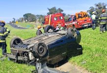 Casal sofre ferimentos leves em capotamento na Rodovia Washington Luís
