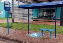 Ponto de ônibus em frente ao Cria recebe banco e cobertura