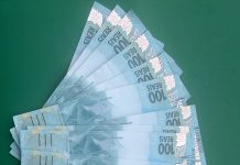 Dupla é detida depois de tentar passar notas falsas em posto de gasolina no Serro Azul