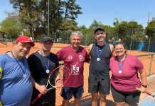 Festival de tênis reúne participantes do projeto Esportes 60+ no Complexo Aquático