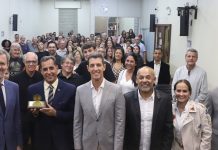 Destaque no beach tennis, Giovani Peroni, o Gigio, recebe Medalha de Mérito Desportivo