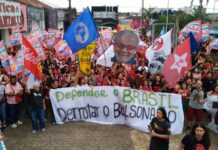 Ato “Agora é Lula” reúne centenas de pessoas no Centro de Araraquara